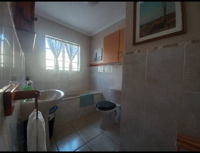 2 BEDROOM SECTIONAL TITLE TO LET IN HEIDELBERG CENTRAL